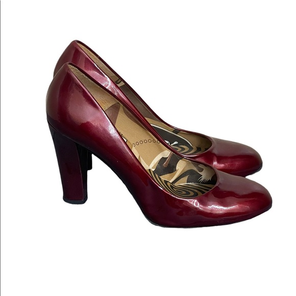 STUART WEITZMAN burgundy patent 'Honor Roll' size 8.5M - Picture 3 of 11